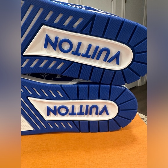 LOUIS VUITTON TRAINERS DESIGNED BY
(Virgil Abloh) - Picture 12 of 13